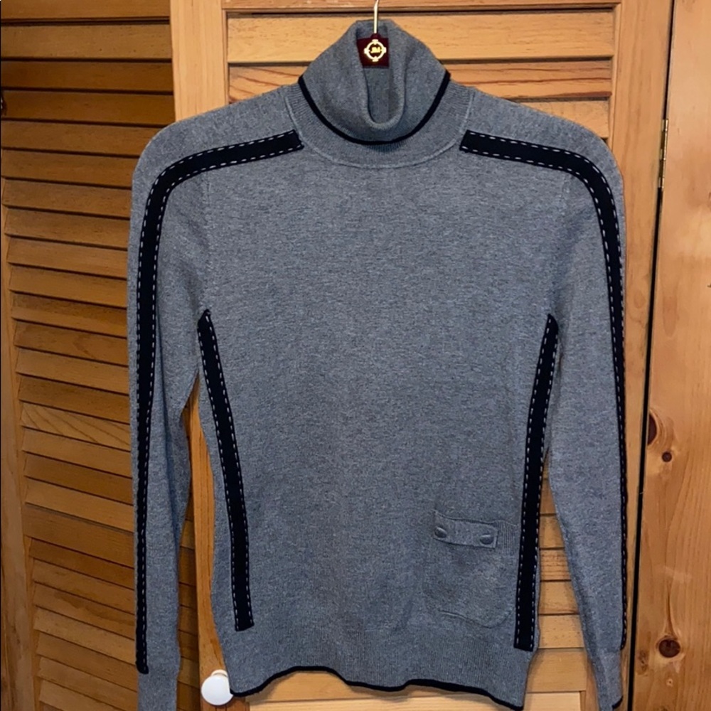 Classy Gray Turtleneck Sweater With Black Trim - image 1